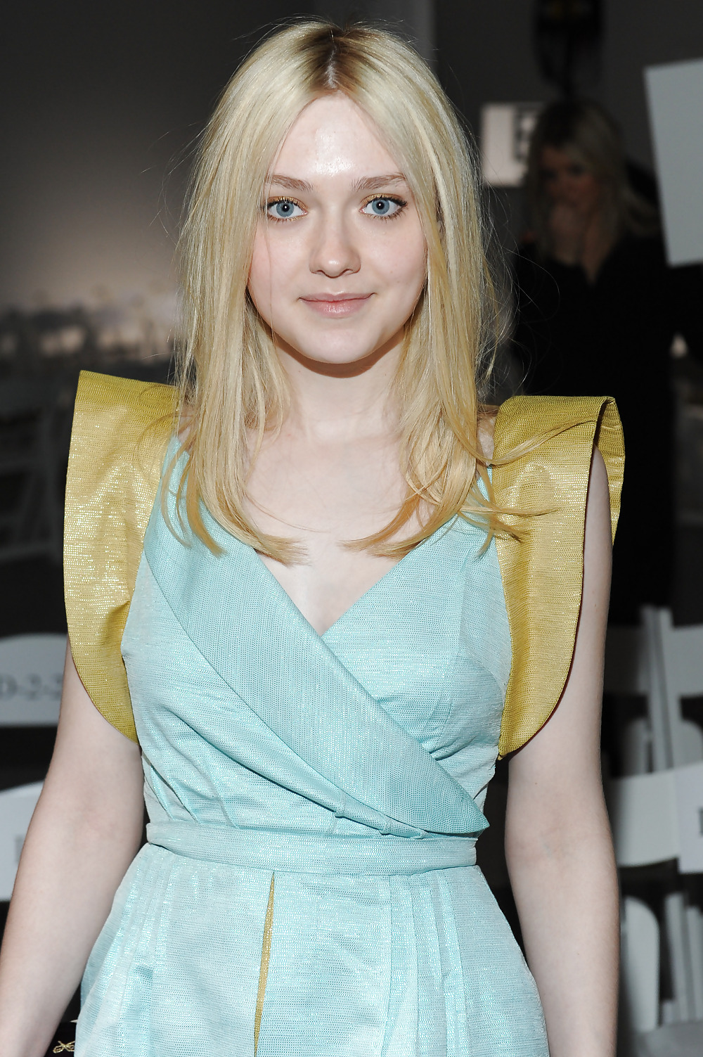 Dakota fanning bella ragazza, bella scollatura...
 #7411796