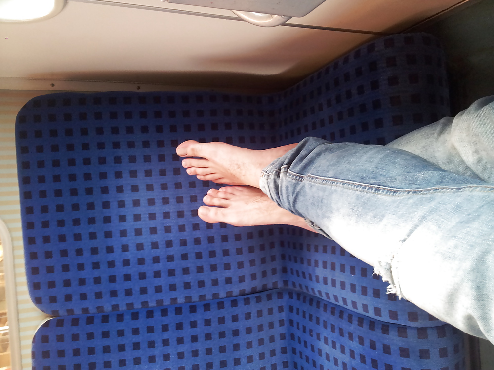 Barefeet Public Wichsen Sbahn #18144634
