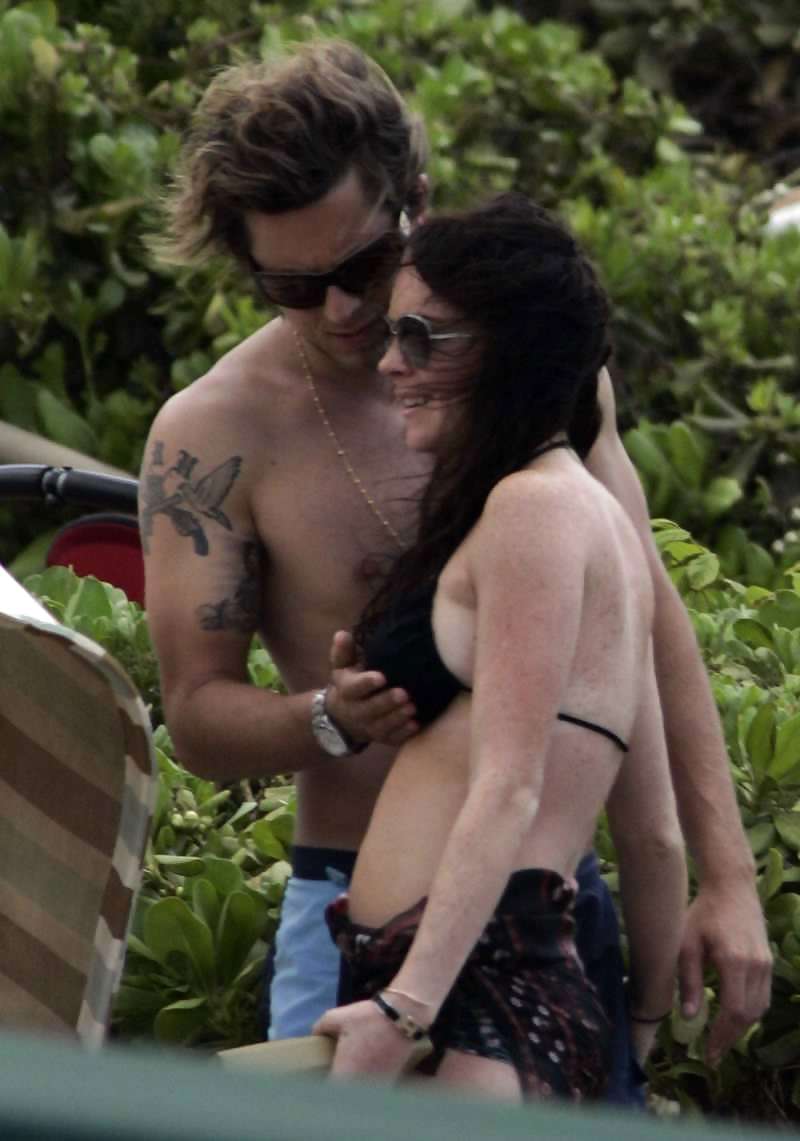 Lindsay Lohan having her boobs grabbbed at the beach #2350594