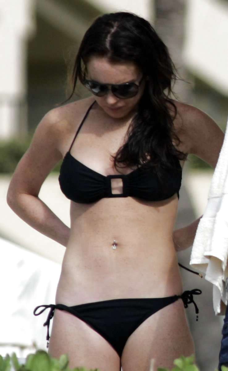 Lindsay Lohan having her boobs grabbbed at the beach #2350632