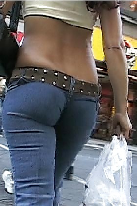 Grandes culos en jeans ajustados 
 #11913772