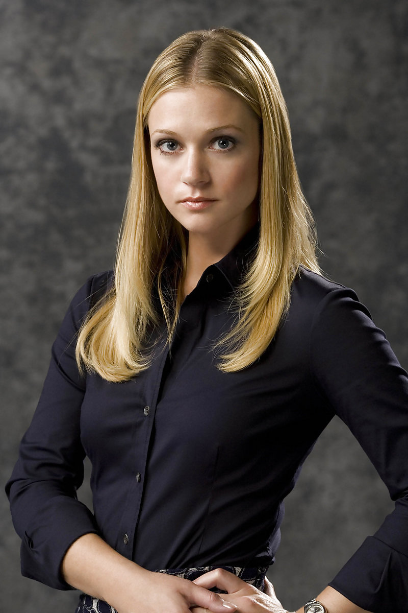 A.J. cook
 #19968507