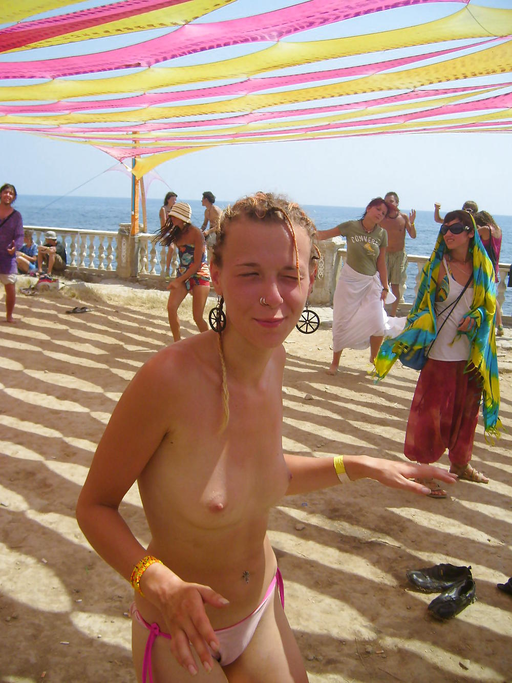 Chicas de verano - playa en topless
 #18652312