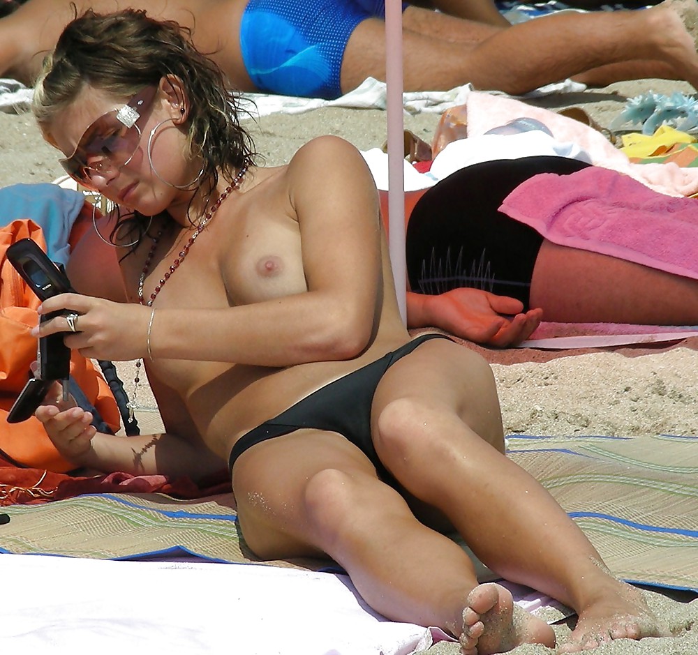 Chicas de verano - playa en topless
 #18652538