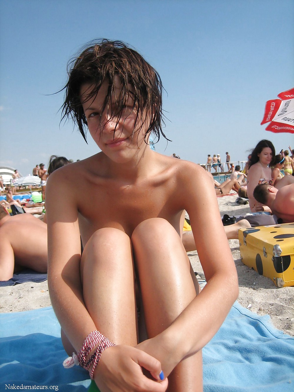 Ragazze estive - spiaggia topless
 #18653040