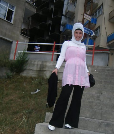 Arab Musulman Turc Hijab Turban-porter #18609368