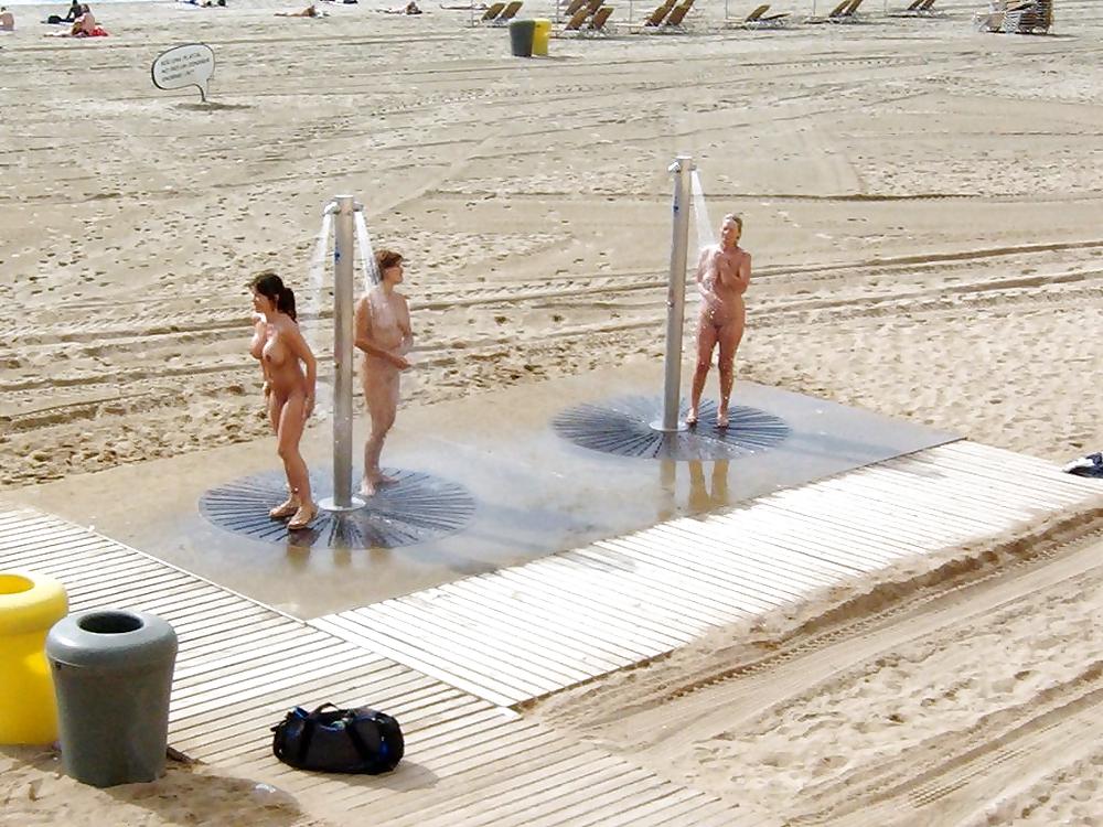 Ragazze nude sulla spiaggia 3
 #6905823