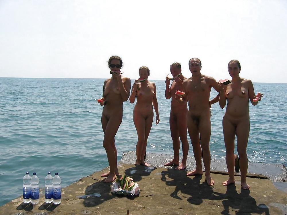 Ragazze nude sulla spiaggia
 #842055