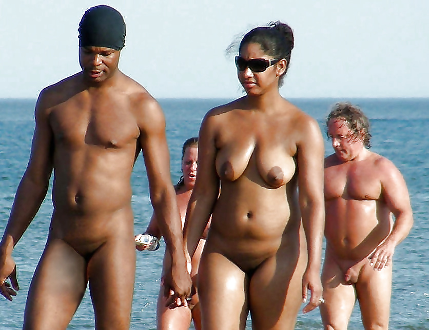 Transman nudo in spiaggia pubblica - non sono ammessi cazzi
 #12402476