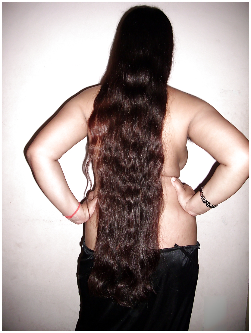 Hausfrau Expossed #17911104