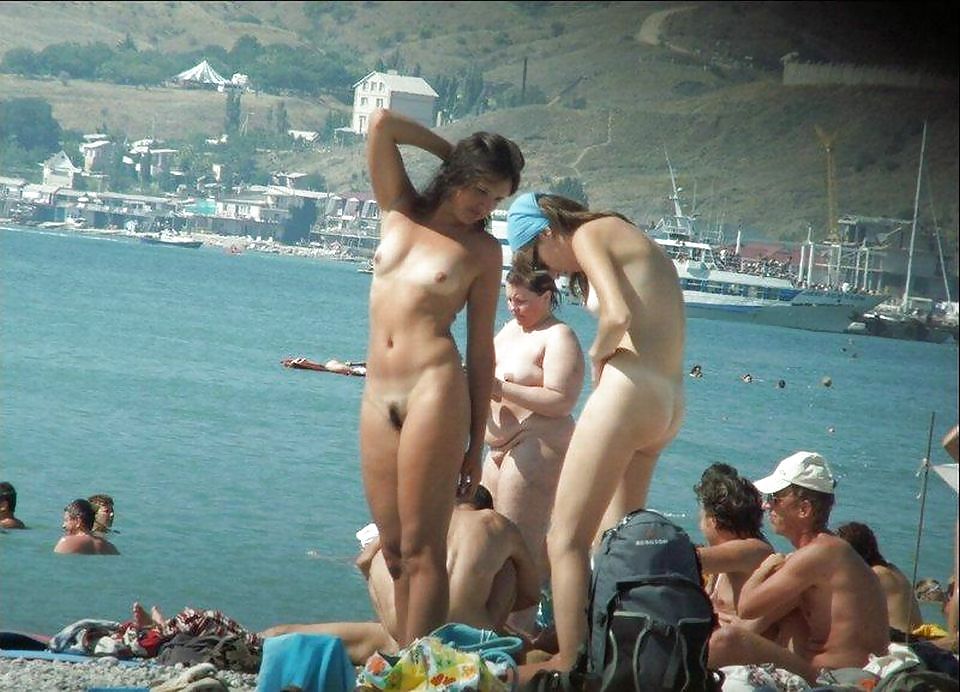 Spiaggia nudista adolescenti
 #1926615