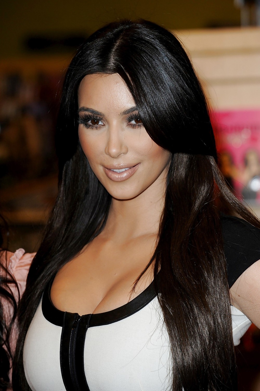 Kim Kardashian Konfidental Book Signing in Los Angeles #2302523