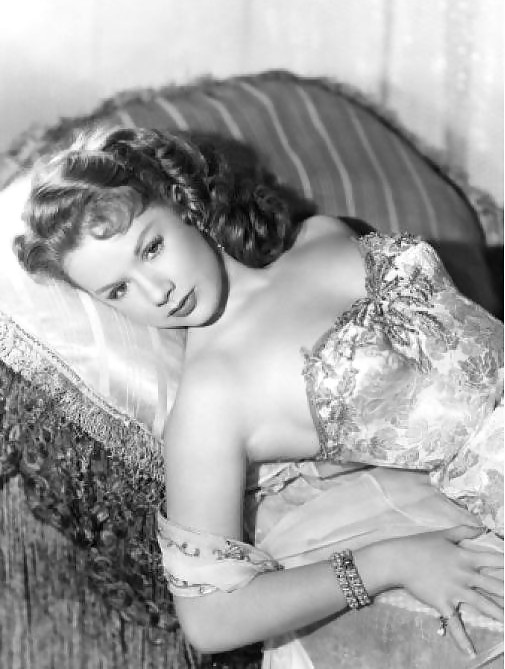 Piper laurie rip
 #9082142