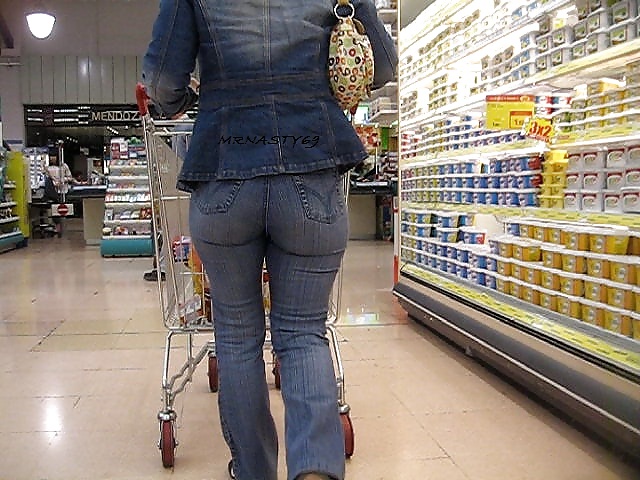 Femme En Jeans Serrés # 2 #11781633