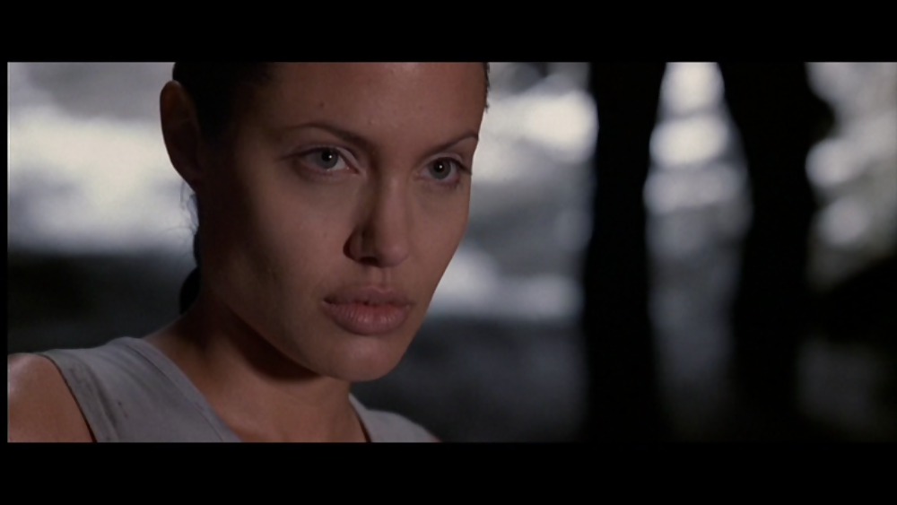 Angelina jolie come lara croft
 #3861578