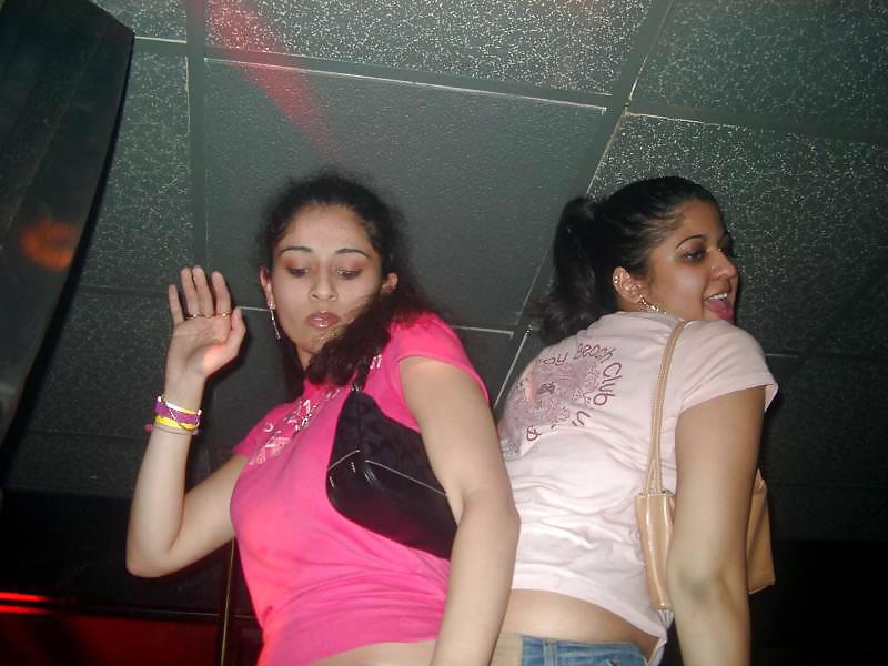 Desi & nri girls scatenate nelle feste
 #20754280