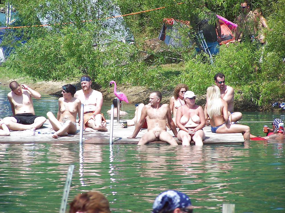 Maturo alla spiaggia nudista
 #286592