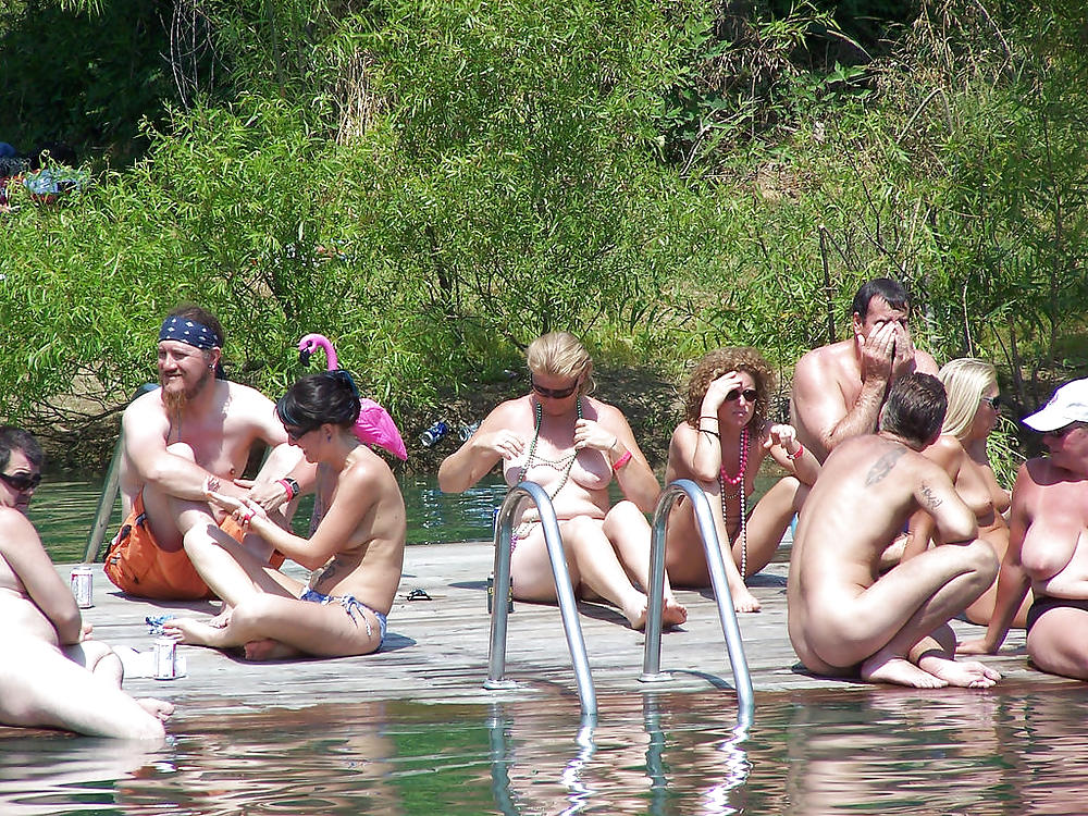 Maturo alla spiaggia nudista
 #286640