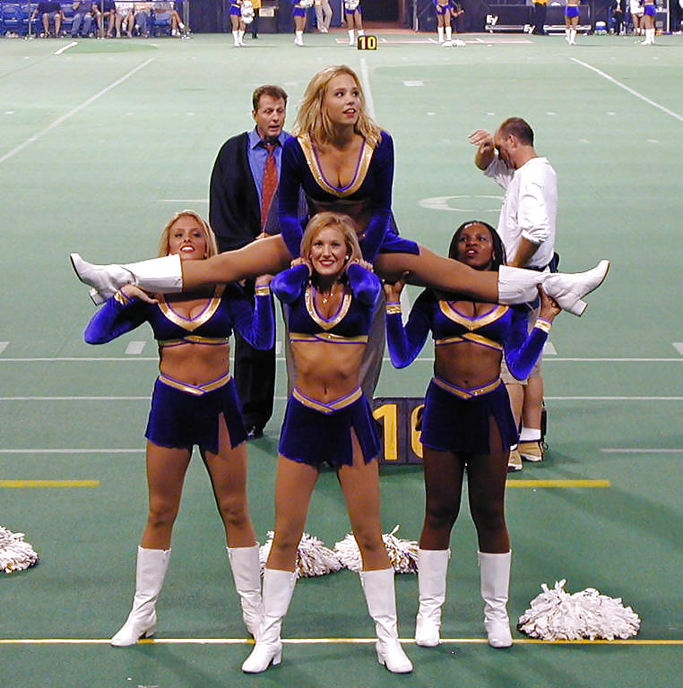 Cheerleaders Erotica 4 By twistedworlds #3574280