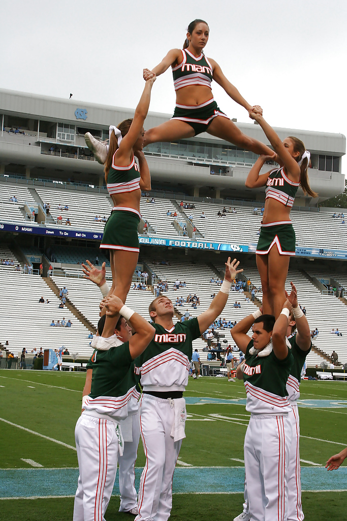 Cheerleaders Erotica 4 Par Twistedworlds #3574788