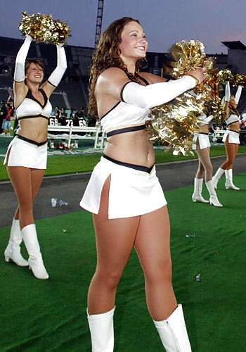 Cheerleaders Erotica 4 By twistedworlds #3575308