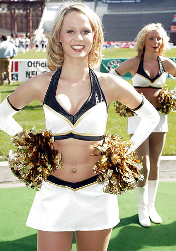 Cheerleaders Erotica 4 By twistedworlds #3575397