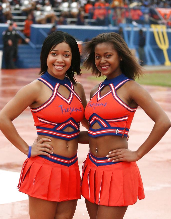 チアリーダーズ エロティカ 4 by twistedworlds
 #3575669