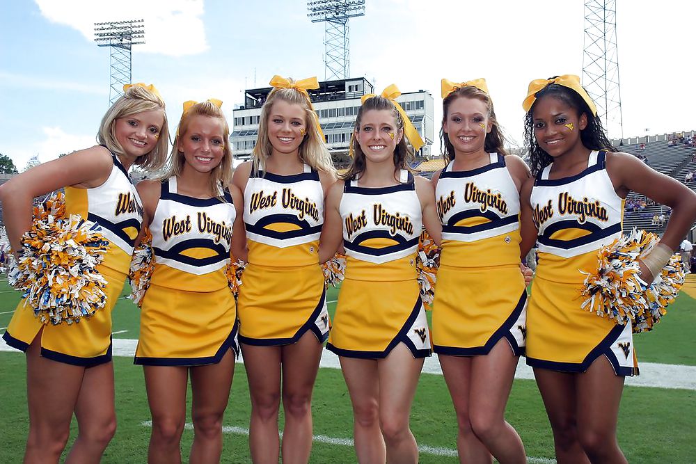 チアリーダーズ エロティカ 4 by twistedworlds
 #3575687