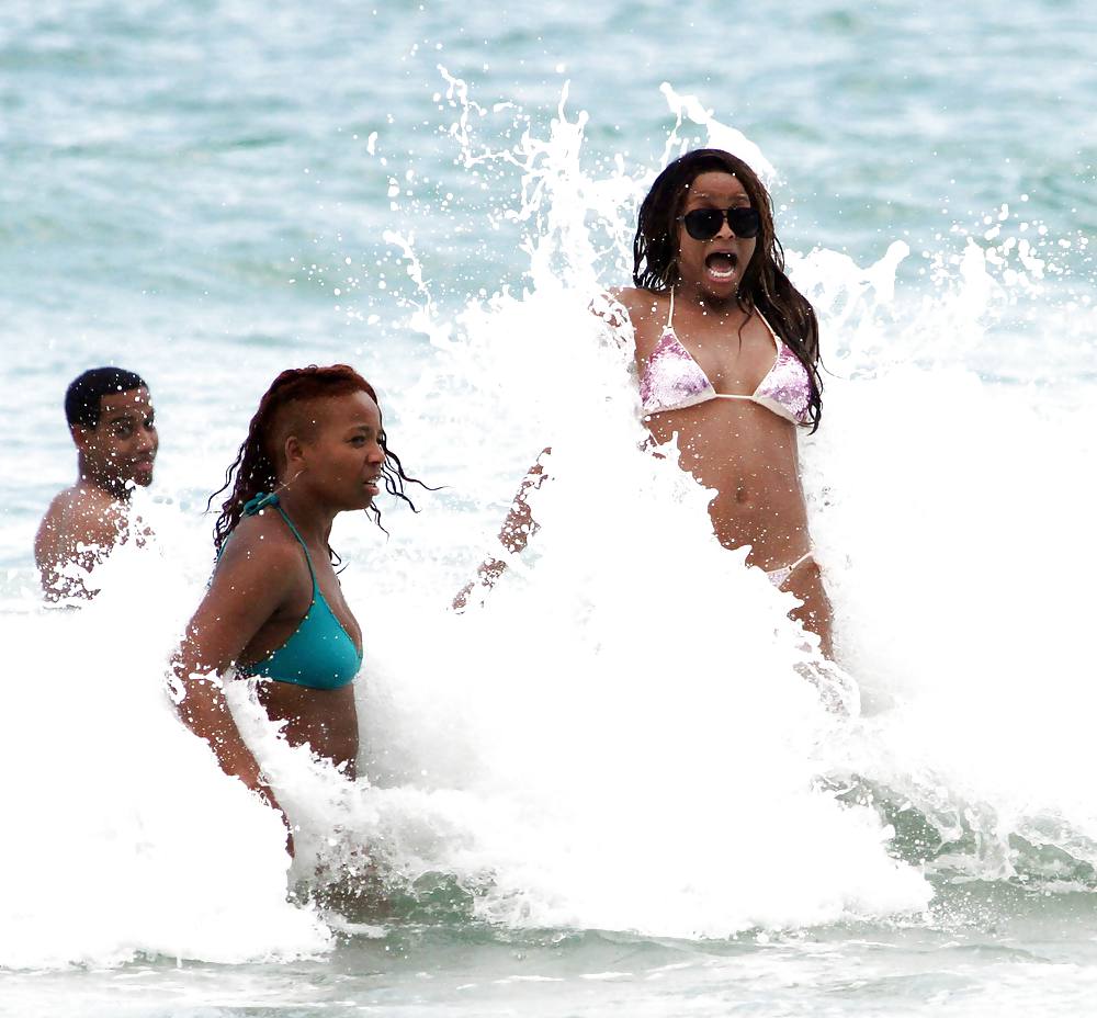 Ciara - Schöne Beute Aufnahmen In Einem Bikini Am Miami Beach #4712715