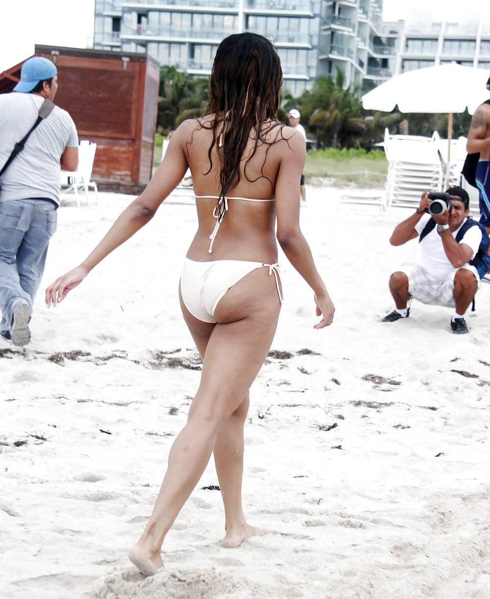 Ciara - Schöne Beute Aufnahmen In Einem Bikini Am Miami Beach #4712736