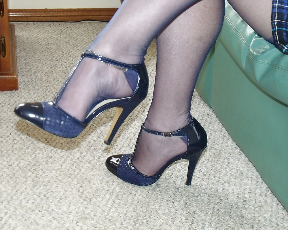 Beautiful feet in heels #5985907