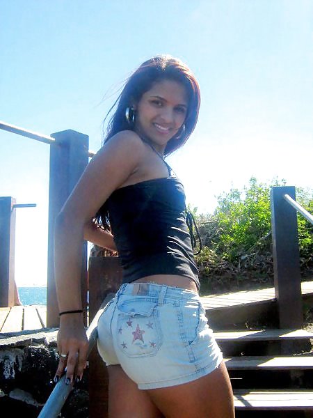 Mujeres latinas en shorts #15828853