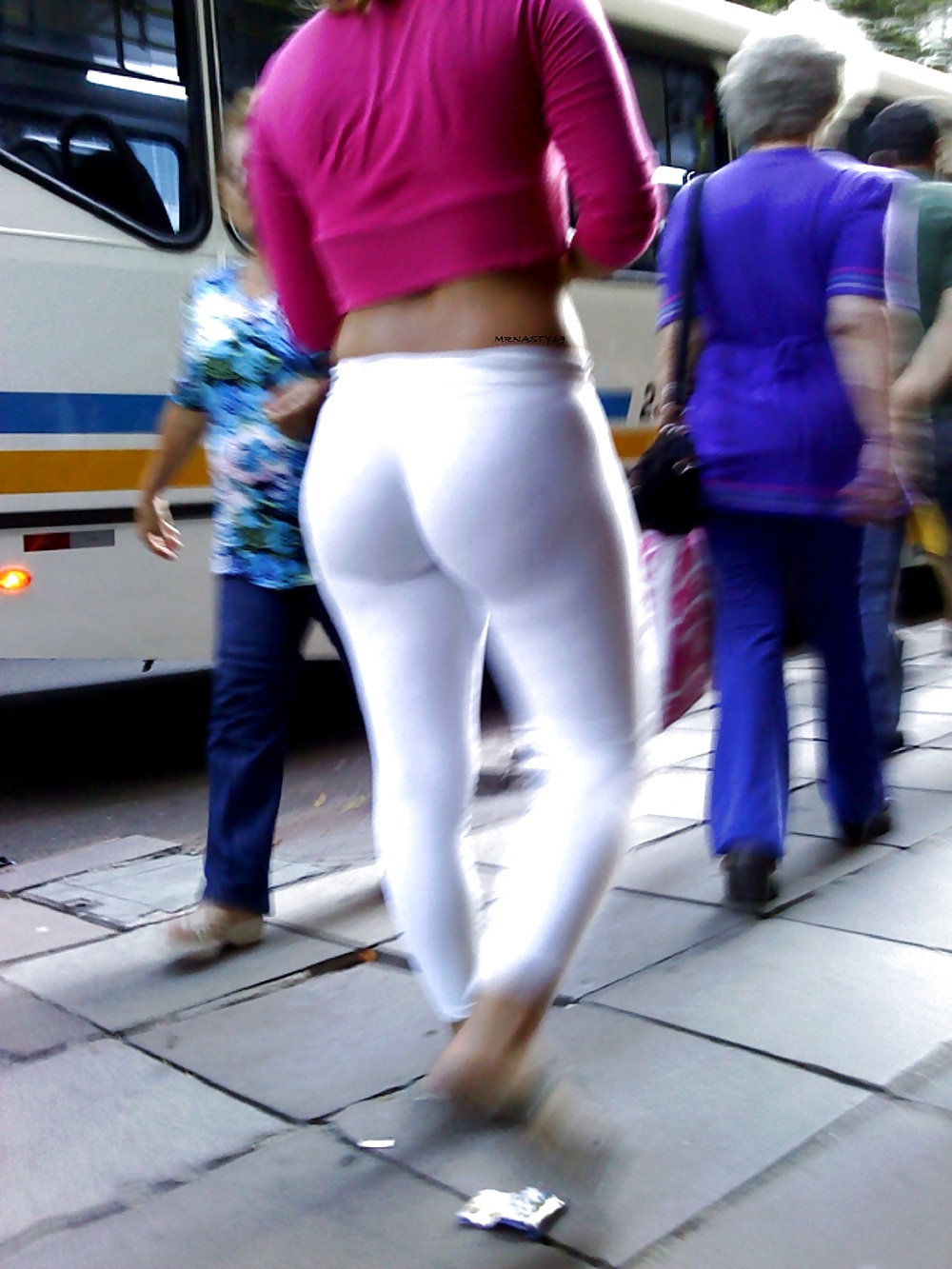 Big Ass In Weißen Hosen Mit Sichtbaren Linien Tanga #20572355