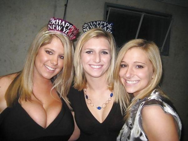 Tons Of Cleavage #1 #5240110