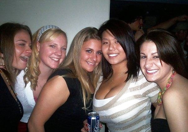 Tons Of Cleavage #1 #5240372