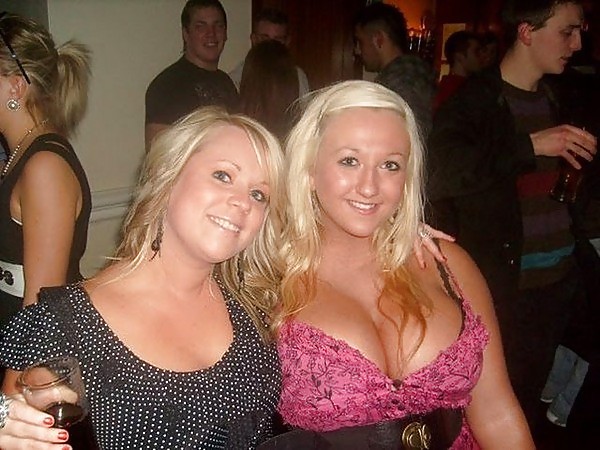 Tons of cleavage #1
 #5241622