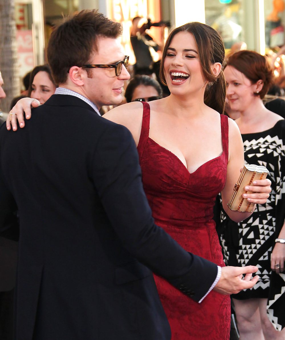 Hayley atwell - capitan america premiere a hollywood
 #4797879