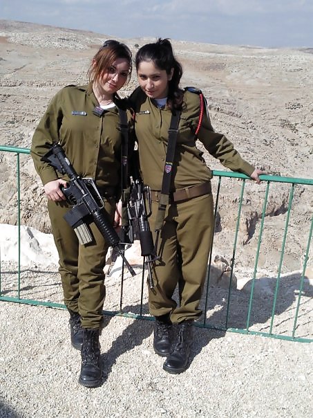 イスラエルの女性兵士が撮影した写真が話題に
 #19186223