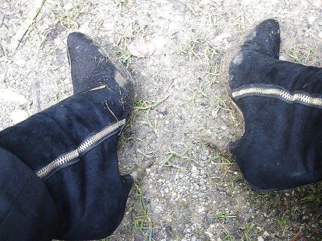 Outdoor with heels #4611074