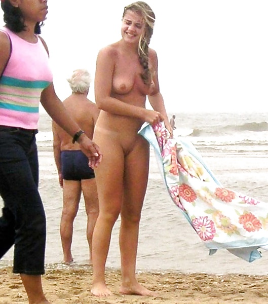 Chicas mixtas en la playa
 #4927655