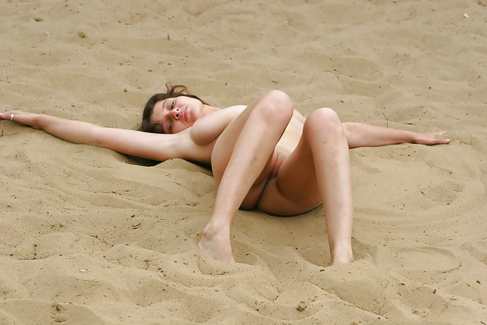 Grils Resting #1997243