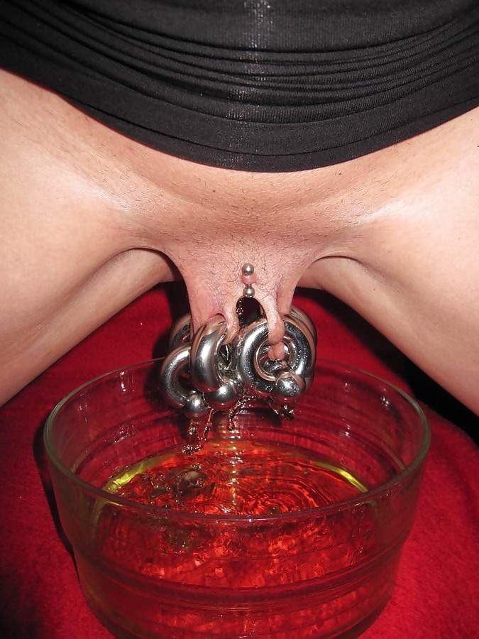 Amateur Montrant Ses énormes Piercings #2019533