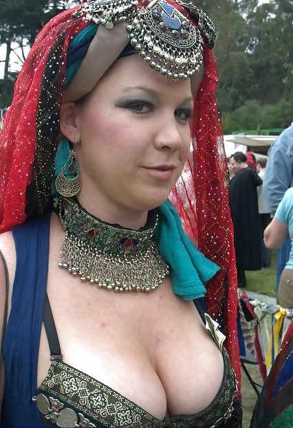 Ye Olde Cleavage #5229117