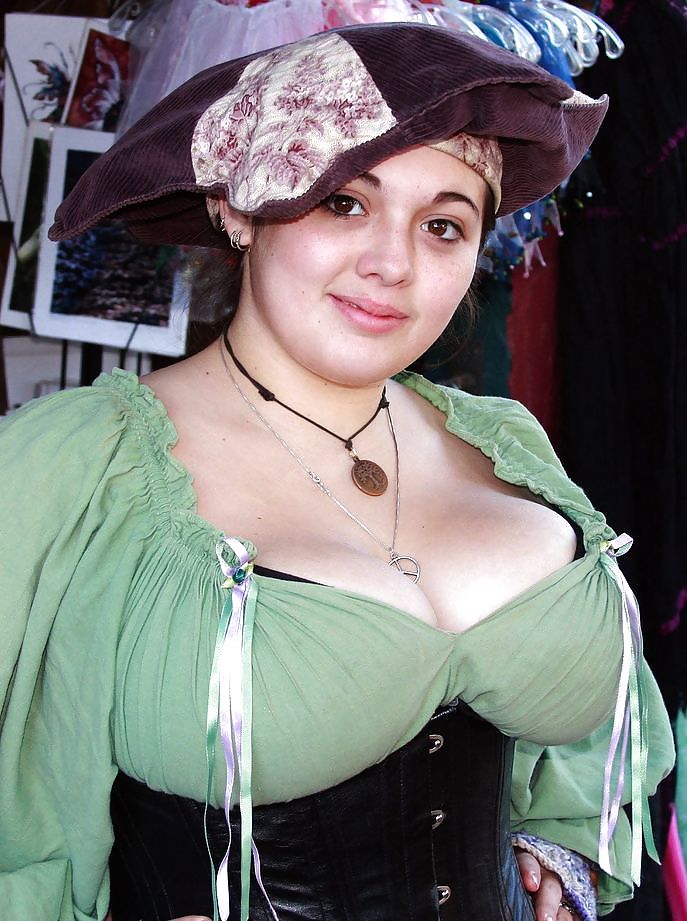 Ye Olde Cleavage #5229184