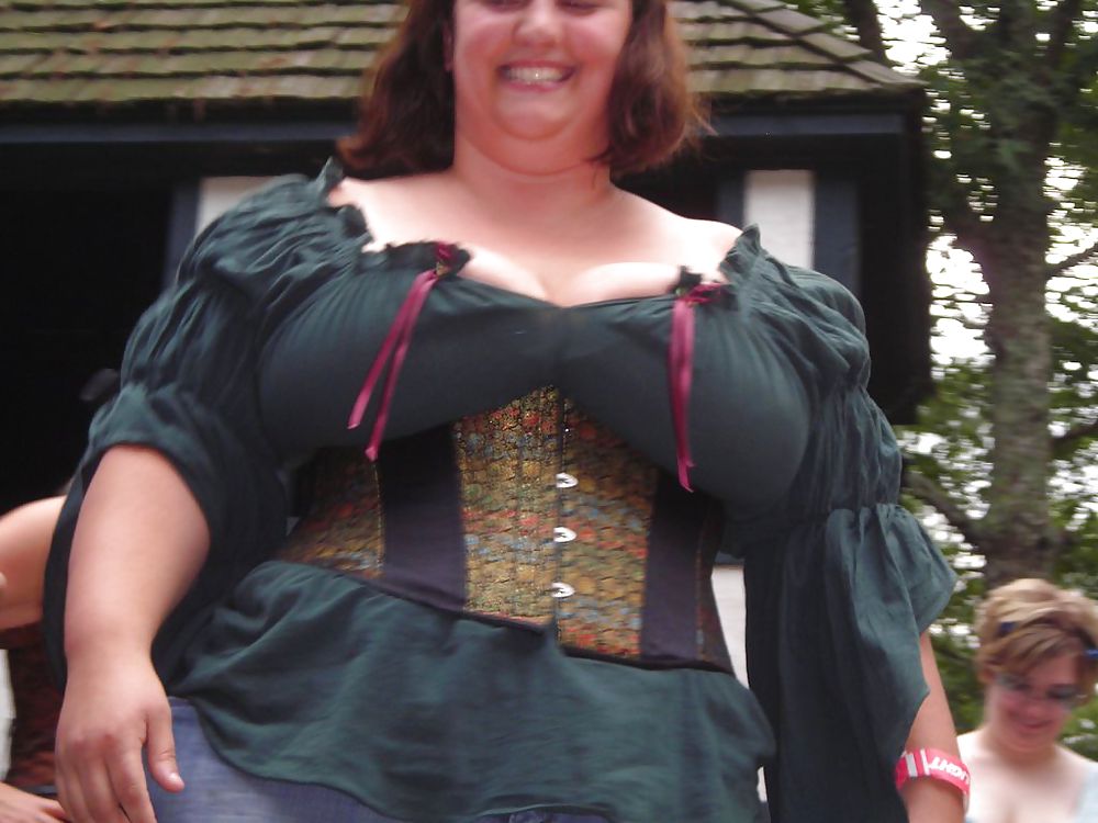 Ye Olde Cleavage #5229203