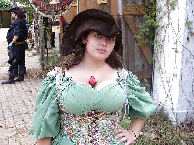 Ye Olde Cleavage #5229213