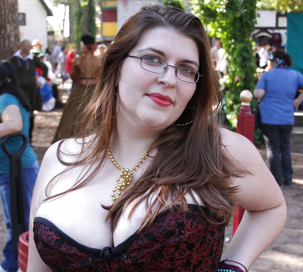 Ye Olde Cleavage #5229320