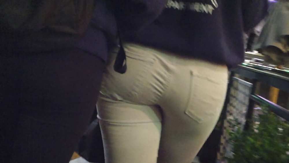 Nice Teen ass & butt in white jeans 