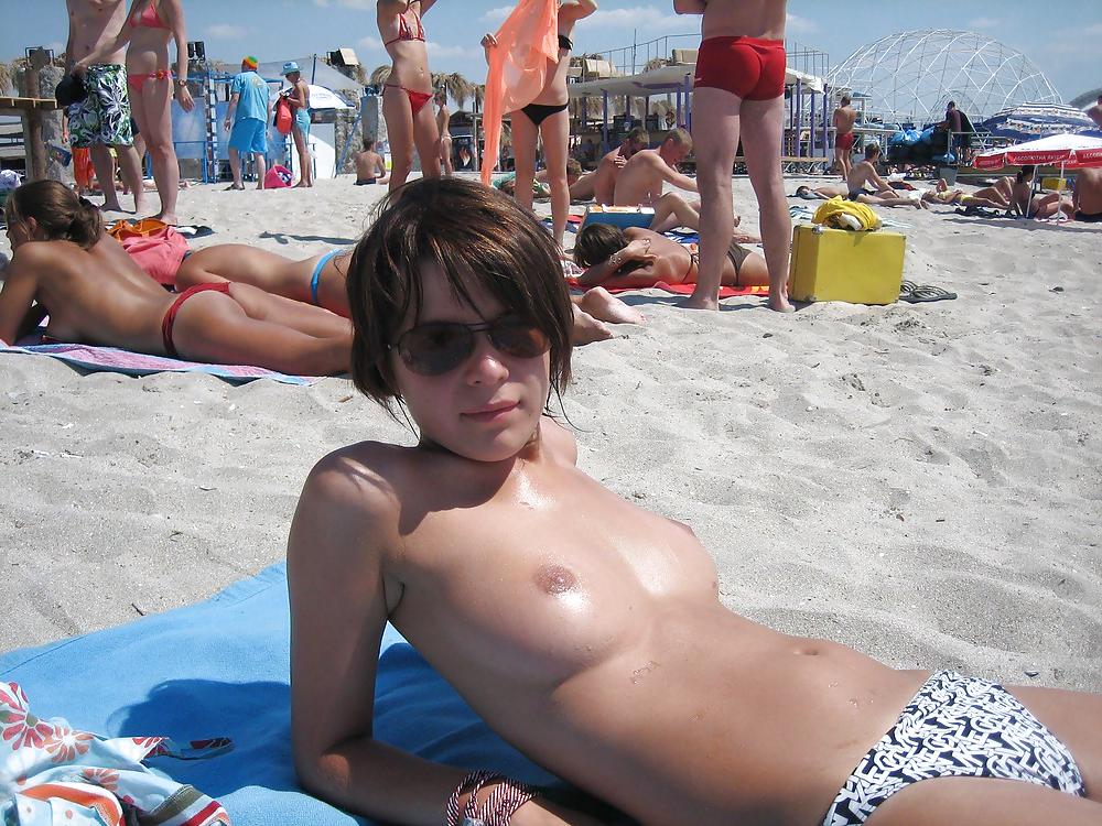 Fotos de desnudos mixtos en la playa 2
 #4237189