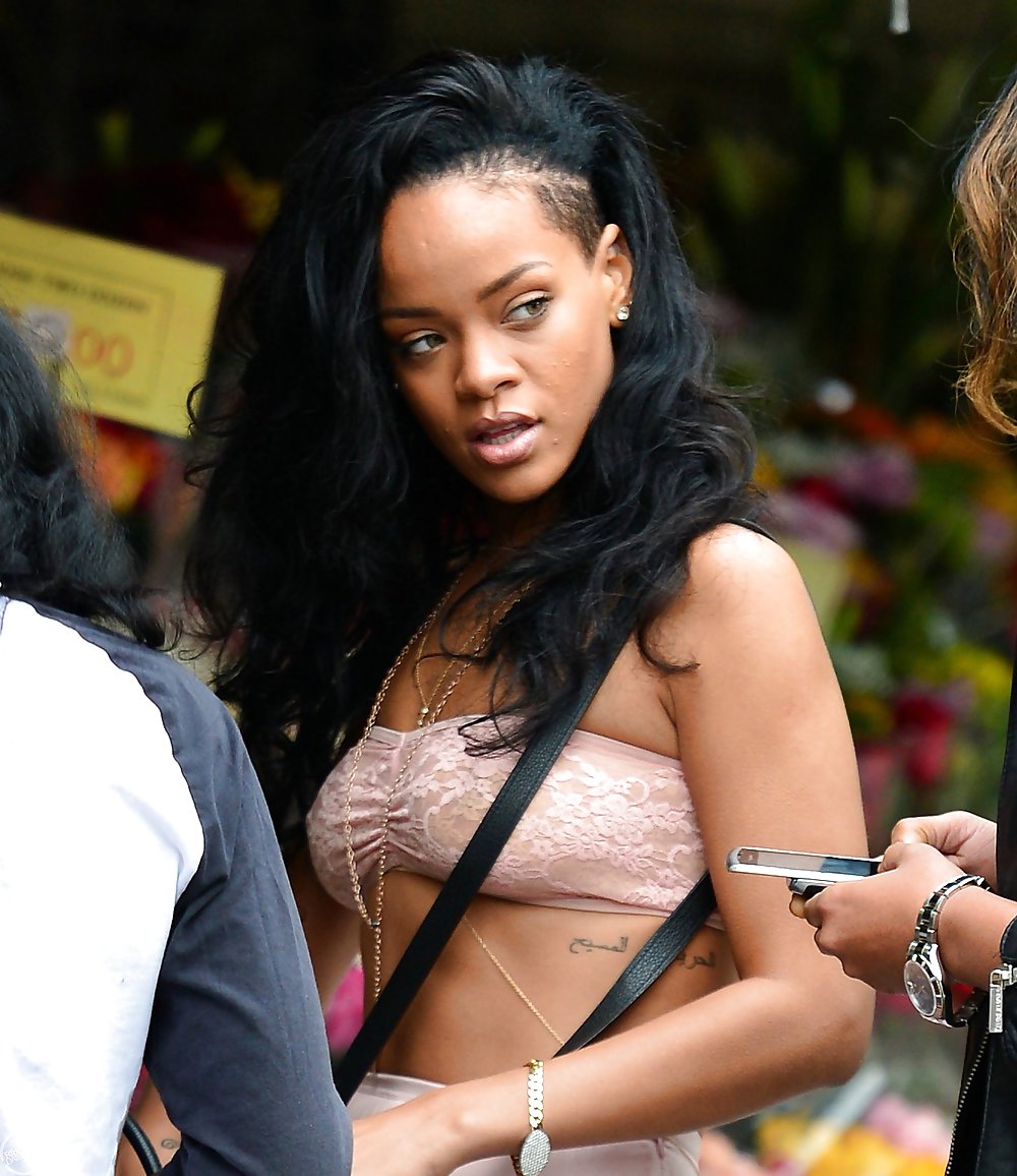 Rihanna mostrando sus tetas en nyc
 #11839123